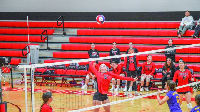 Riverside’s Trinity Wenzel readies to return a serve for the Rebels. Stephanie Olsen